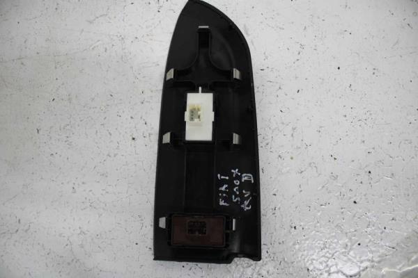 BOUTON LEVE VITRE FIAT 500X COTE PASSENGER - Vue 2